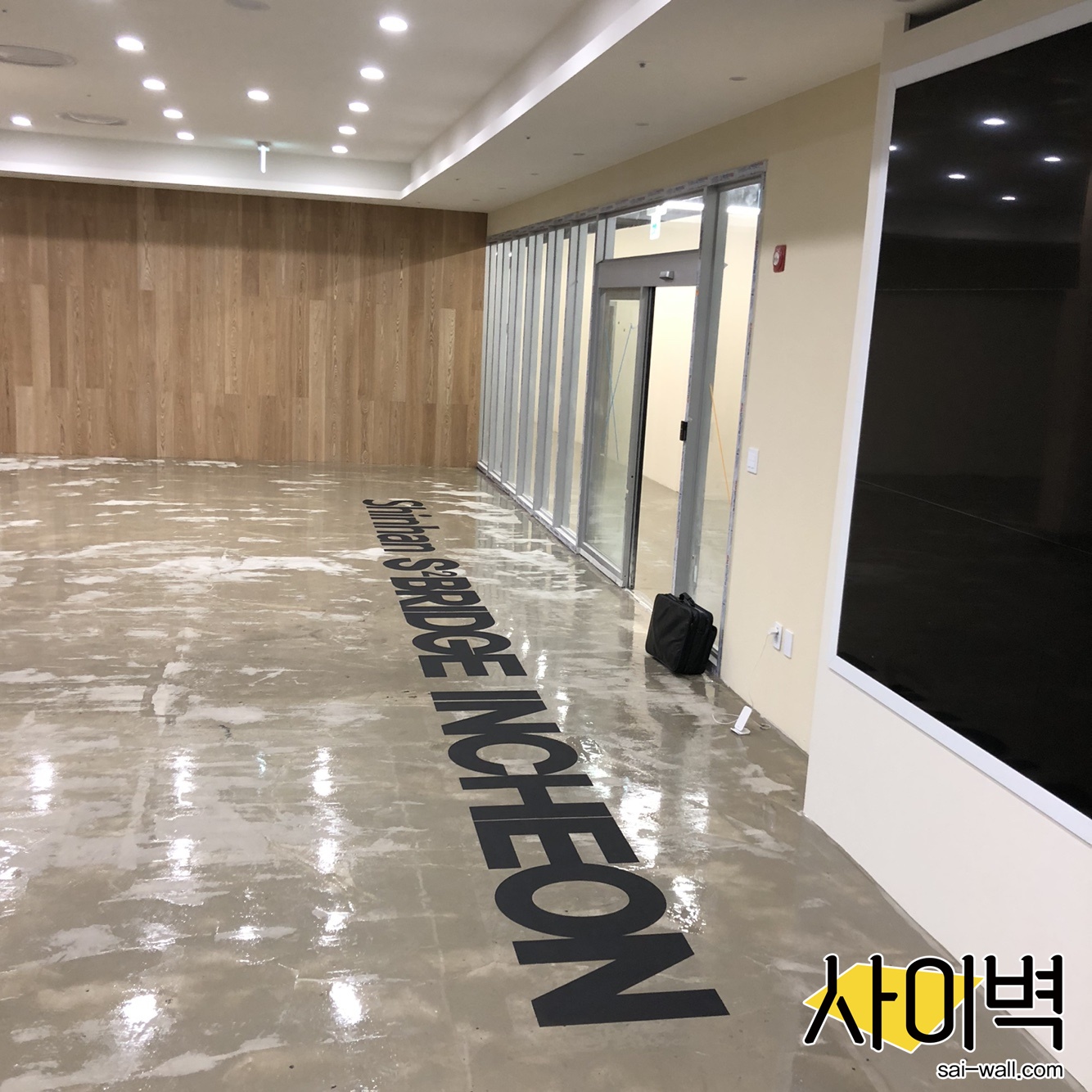신한S2브릿지 바닥스텐실 벽화 시공 사진 12